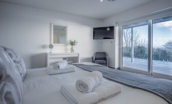 Sunrise - 5 Bedroom Home - Pendine