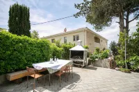 Apartments Lovrić فنادق في Okrug Gornji