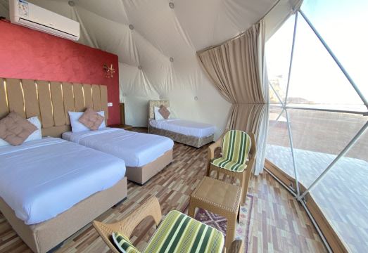 2. 로맨틱 모먼트 ..