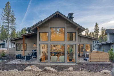 Grand Fir by AvantStay Hot Tub and Firepit Hotels near Benham Falls East Trailhead