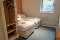 An Spiris Accommodation at Dundreggan Rewilding Centre - Parkering