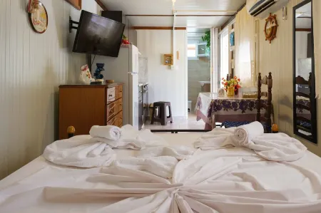 Effie's Maisonette with Detached Studio Отели в г. Магнисия