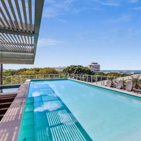 Coastal Harbour Lights I Pool, Gym & Prime Location