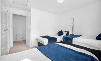 Spacious 4-Bed House in Leicester Free Parking