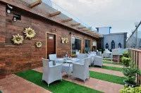 The Gold Regency - 02 Mins from New Delhi Railway Station