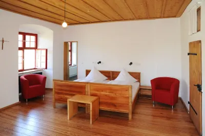 Tagungshaus Kloster Heiligkreuztal Hotels in der Nähe von Kirche Hundersingen