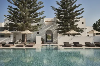 Parilio, a Member of Design Hotels, Paros Hotel dekat Entropy Bar