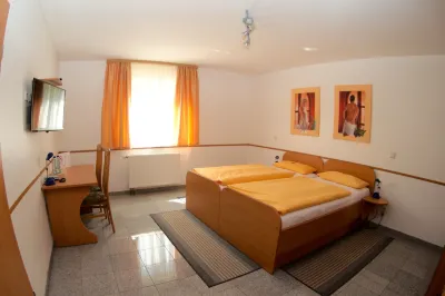Messe-Hotel "Waldruhe" Hotels in Giesen