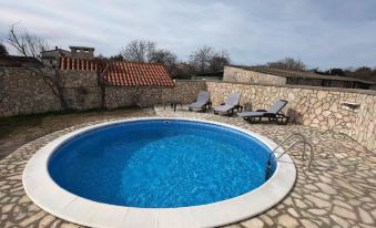 Attractive Holiday Home with Pool, Hot Tub, Patio, Courtyard