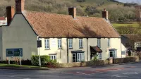 Old Manor House Hotels in Rooks Bridge