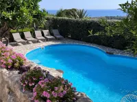 Spacious Apartment with Communal Pool Near the Sea - Villas