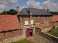 Gîte Ferme d'Hougoumont فنادق في Genappe