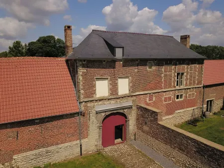 Gîte Ferme d'Hougoumont Отели в г. Женап