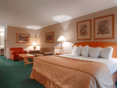 Magnuson Grand Pioneer Inn and Suites Hotels in Escanaba