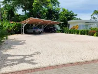 Adeluna Luxury Villas - parking