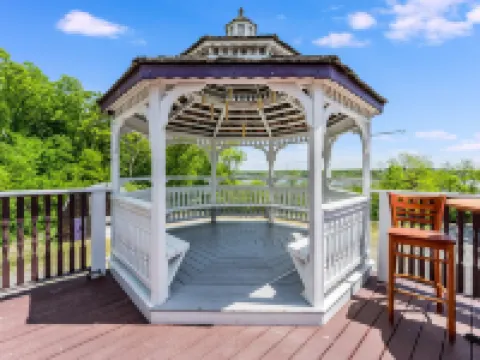 Castle Manor Inn Hotels in Gloucester