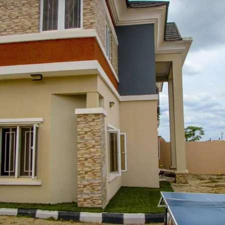 Upgates Enterprise -Homes & Suites Hotele w: Ife