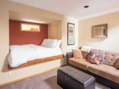 Sunriver by AvantStay Cozy Mountain Home w Indoor Pool and Hot Tub Hotels in Sunriver