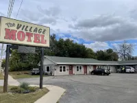The Village Motel Hotel di 