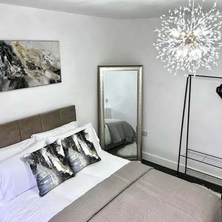 2 Bed Apartment Sleeps 3 -Smart Tv -Private Garden
