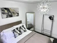 Luxury 2-Bed Apartment Lindley Huddersfield