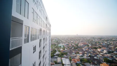 Tidy and Cozy Stay Studio Apartment at Suncity Residence Отели в г. Sidoarjo