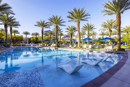 Club Wyndham Desert Blue Отели рядом с достопримечательностью «Counts Kustoms»