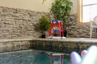 Whispering Pines Retreat by Ghosal Luxury Lodging - プライペートプール