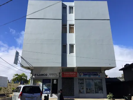 La Péninsule - Town Apartment in Curepipe 1 Отели в г. Кюрпип