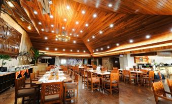 Sol Y Viento Mountain Hot Springs Resort