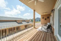 Central 137 on Lake Hamilton - close to Oaklawn and downtown!
