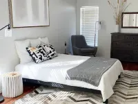 Bright, Spacious and sparkling clean 3 bed 2 bath Hotels in Lone Pine