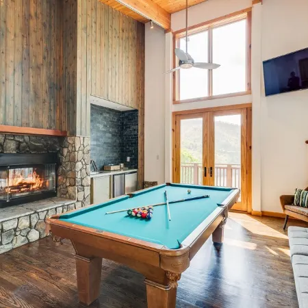 Lake Life Mountain & Lake Views, Hot Tub, & Dock Отели в г. Джонсон