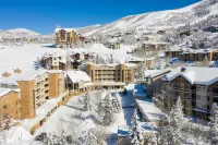 Ski-in Access and Stunning Mountain Views - Luxurious Mountain Getaway