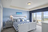 Stunning Waterfront Getaway - Pool, Hot Tub, Elevator, Deck