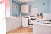 Charming cottage by a stream with trails from the doorstep in the peak district