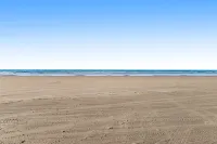 Dog-friendly oceanfront condo with electric fireplace - walk to the beach Hotels in Long Beach