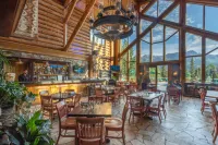 Ski-in, Outdoor Pool and Hot Tubs - Inviting Rustic Retreat Hotels in Mountain Village