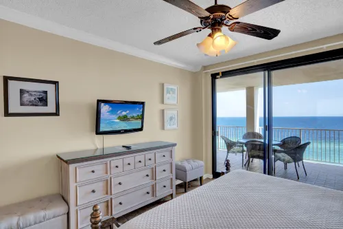 Gulf-Front Views and Luxurious Amenities - Exquisite Beach Retreat