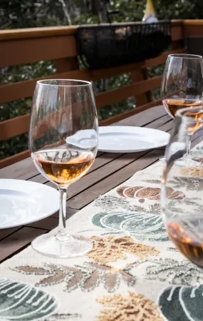 Lake View and Spacious Game Room - Elegant Forest Retreat Отели рядом с достопримечательностью «Church of the Woods»