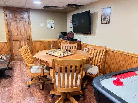 Fun Activities and Relaxing Third Floor Loft - Spacious Family Oasis