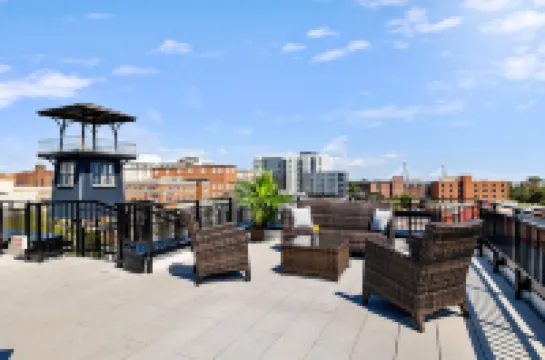 Rooftop Terrace and Skyline Views - Stylish Urban Retreat