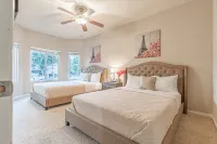 Beautiful home W/Pool Close to National Parks.