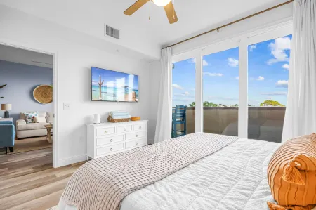 Scenic Views and Resort Amenities - Luxurious Oasis