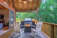 Spectacular Views and Outdoor Oasis - Exquisite Mountain Haven