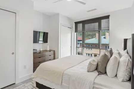 Outdoor Space with Infrared Heaters - Stunning Contemporary Haven