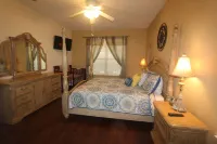 Close to Disney! Luxury 7-Bedroom Villa, 4 King Suites!
