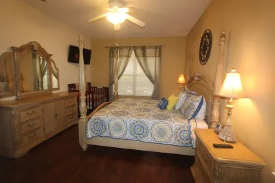 Close to Disney! Luxury 7-Bedroom Villa, 4 King Suites!