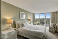 Stunning Bay Views and Efficiency Kitchen - Charming Coastal Haven