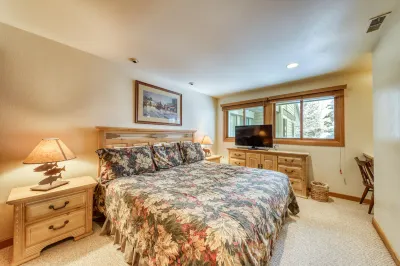 Charming condo w/ full kitchen, washer/dryer, & grill - close to ski slopes Hotels near White Clouds
